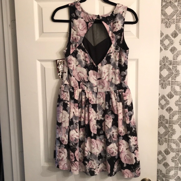 Floral dress - Picture 4 of 8